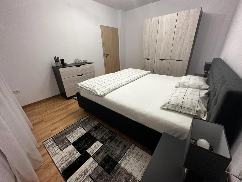 Emanuela Apartments Pecica Екстериор снимка